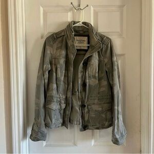 Abercrombie & Fitch A&F y2k vintage Zip-up/ Button-up Camo Cargo Military Jacket